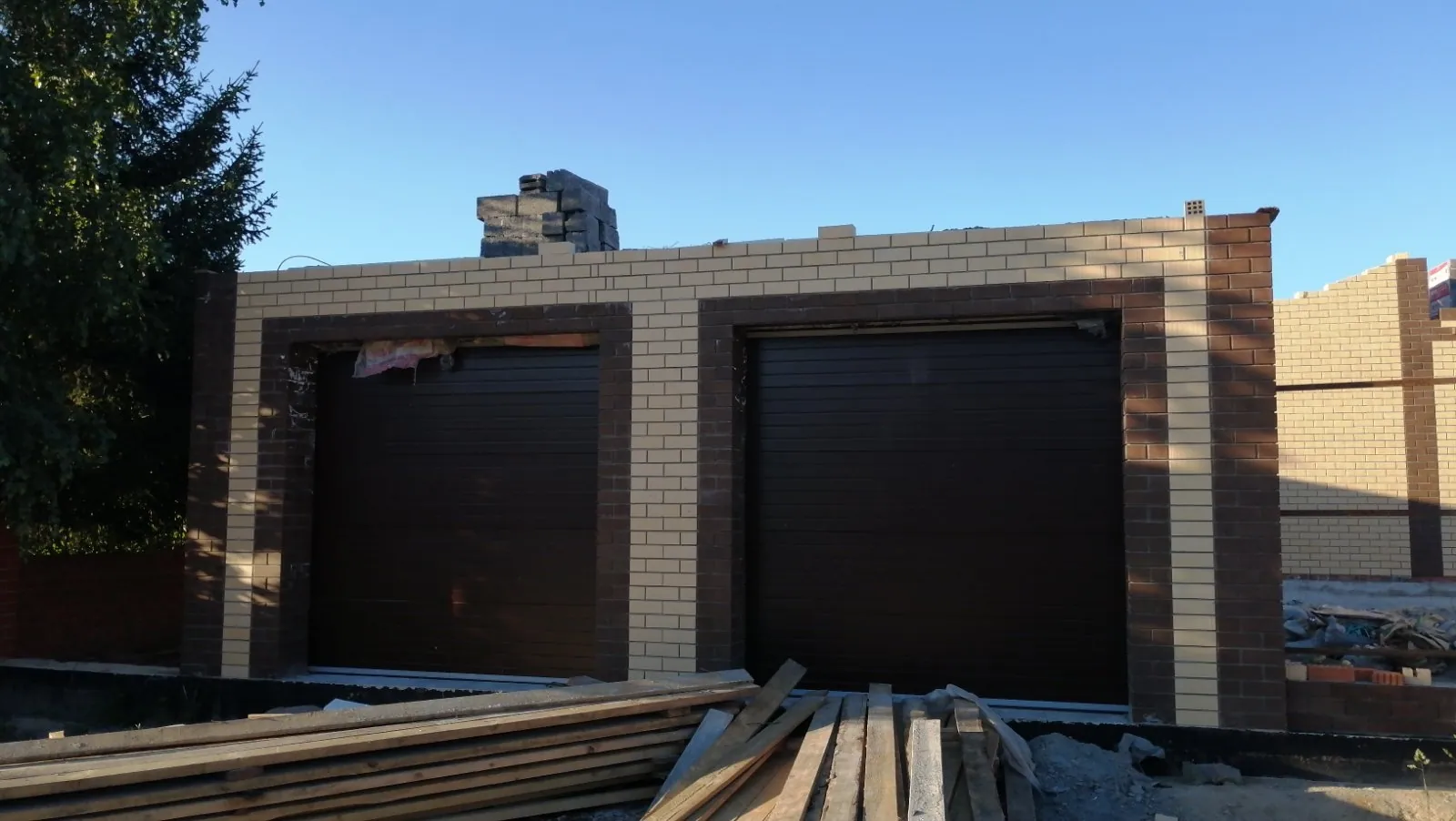 Монтаж трех секционных ворот Damast